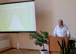 З науковою доповіддю виступає професор кафедри загального землеробства Анатолій Бутило